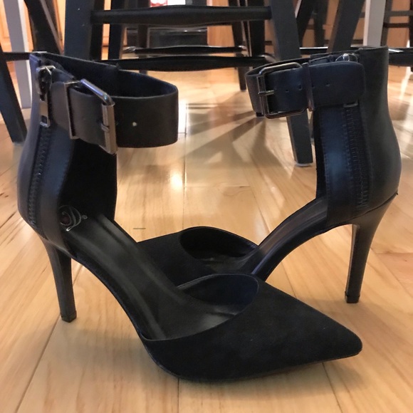 Black heels with ankle straps - Picture 2 of 3